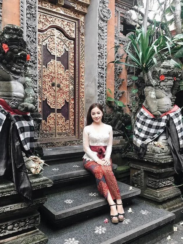 10 Potret Nikita Willy dalam balutan baju adat, cantik memesona