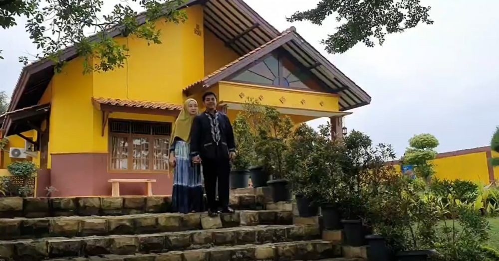 Penampakan rumah 7 ustaz dan ustazah ini mewah dan asri banget