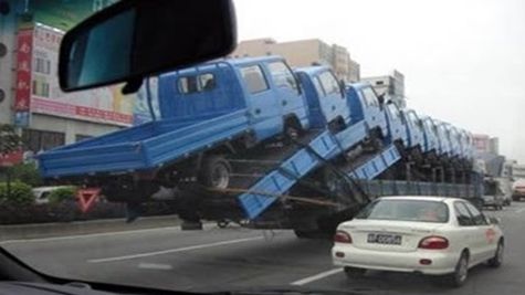 12 Potret kendaraan tumpang tindih, bikin mengernyitkan dahi