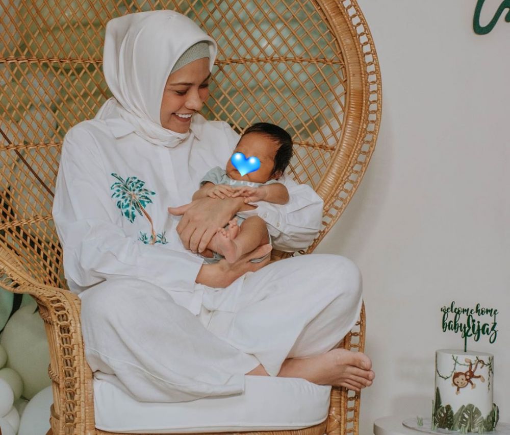7 Momen Rachel Maryam pulang ke rumah usai melahirkan anak kedua
