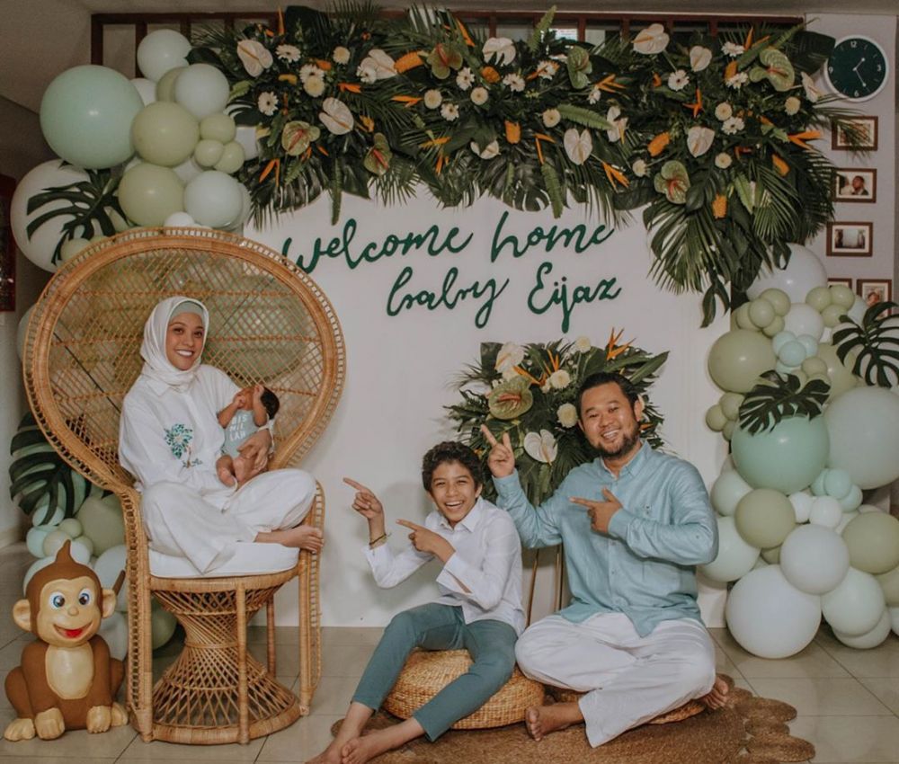 7 Momen Rachel Maryam pulang ke rumah usai melahirkan anak kedua