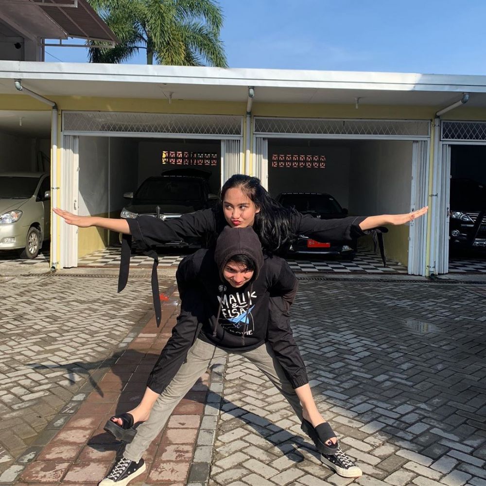 10 Potret kedekatan Salshabilla Adriani & Endy Arfian di luar syuting