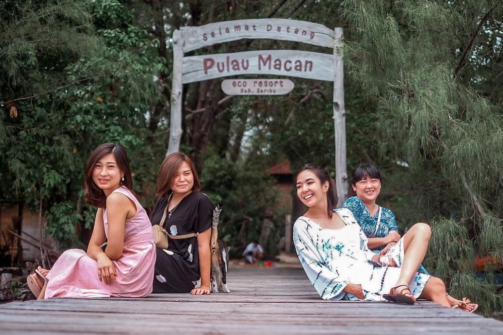 9 Potret liburan Gisel di Pulau Macan, ajak sahabat dan Wijin
