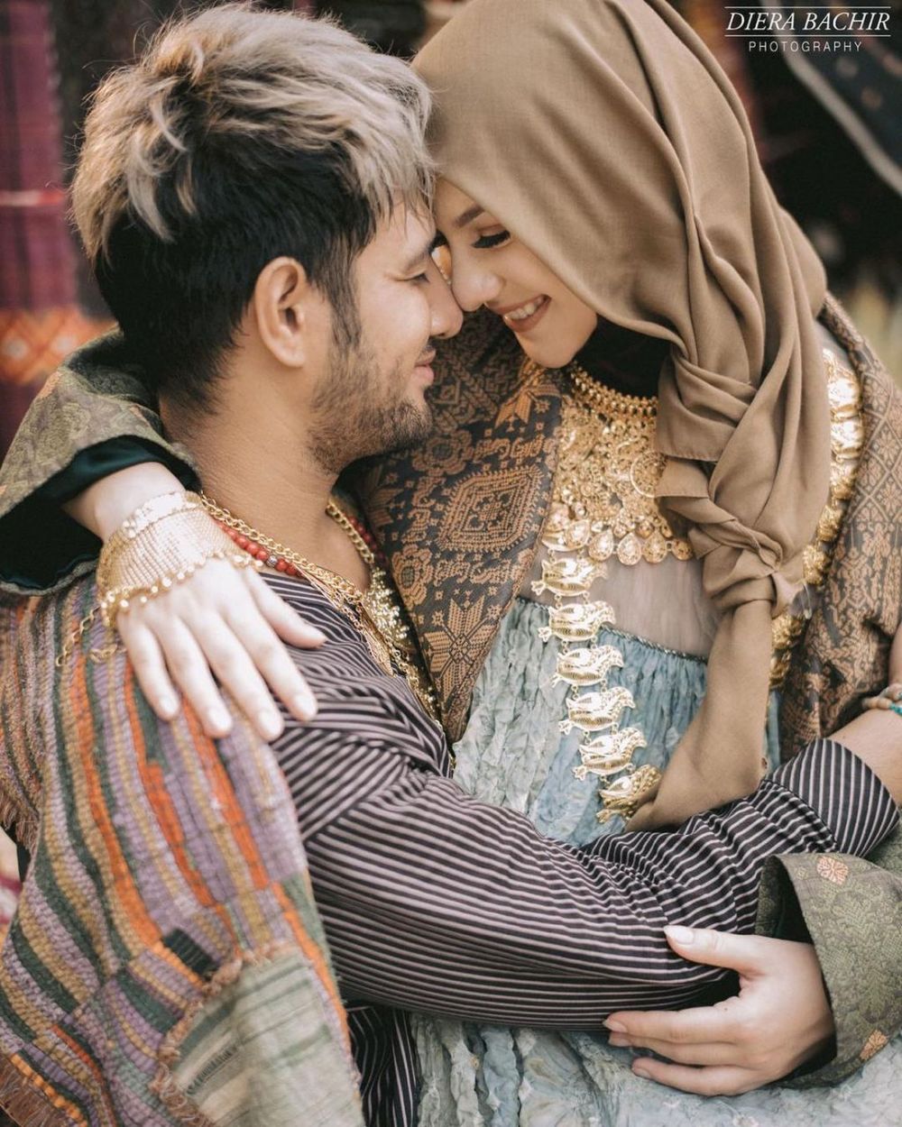 Kisah haru 8 seleb tak didampingi ayah sebagai wali nikah