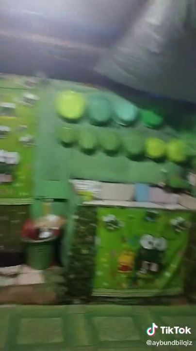 10 Potret rumah bertema Keroppi ini unik, alat makan serba hijau