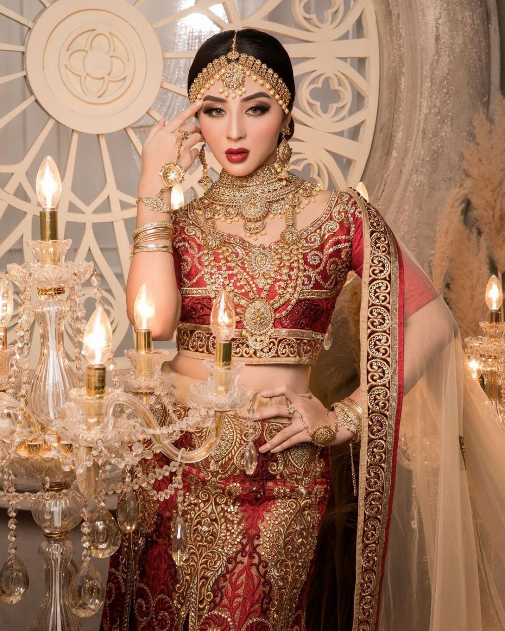 6 Pesona Margin Wieheerm dalam balutan baju adat, Jawa hingga India