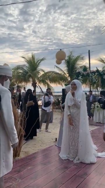 12 Pesona cantik Serrel Thalib istri Taqy Malik