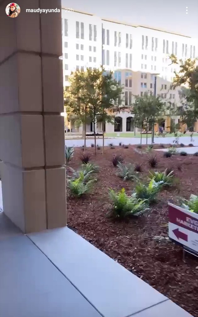 7 Potret asrama Maudy Ayunda di Stanford University, gedungnya megah