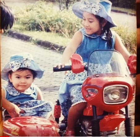 7 Potret masa kecil Syahnaz Sadiqah, parasnya mirip si kembar