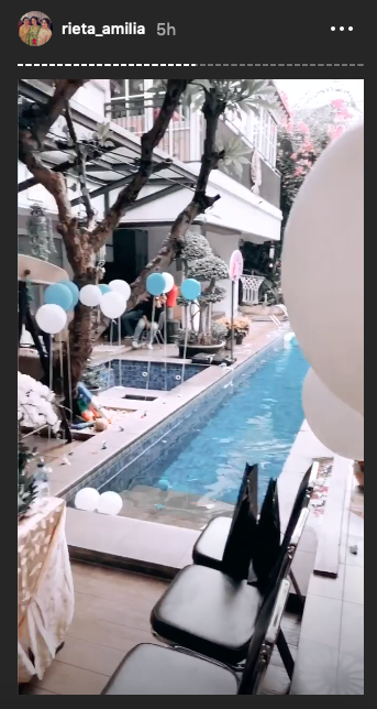 7 Momen ultah suami Rieta Amilia, dekorasinya curi perhatian