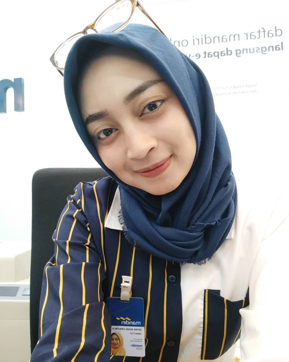 10 Potret terbaru Intan D'Academy 2, kini jadi pegawai bank