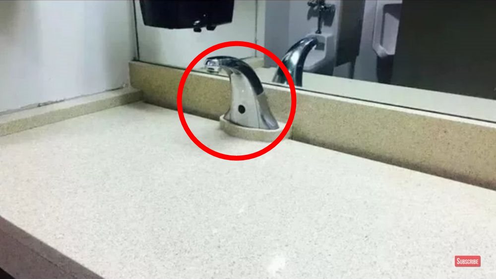 10 Potret aneh keran air ini absurdnya bikin kamu heran