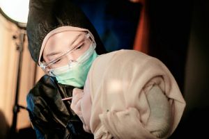 Mengenal dokter muda yang juga seorang make up artis dan entrepreneur