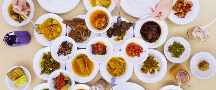 7 Makanan Padang legendaris wajib dicoba, termasuk rendang & teh talua