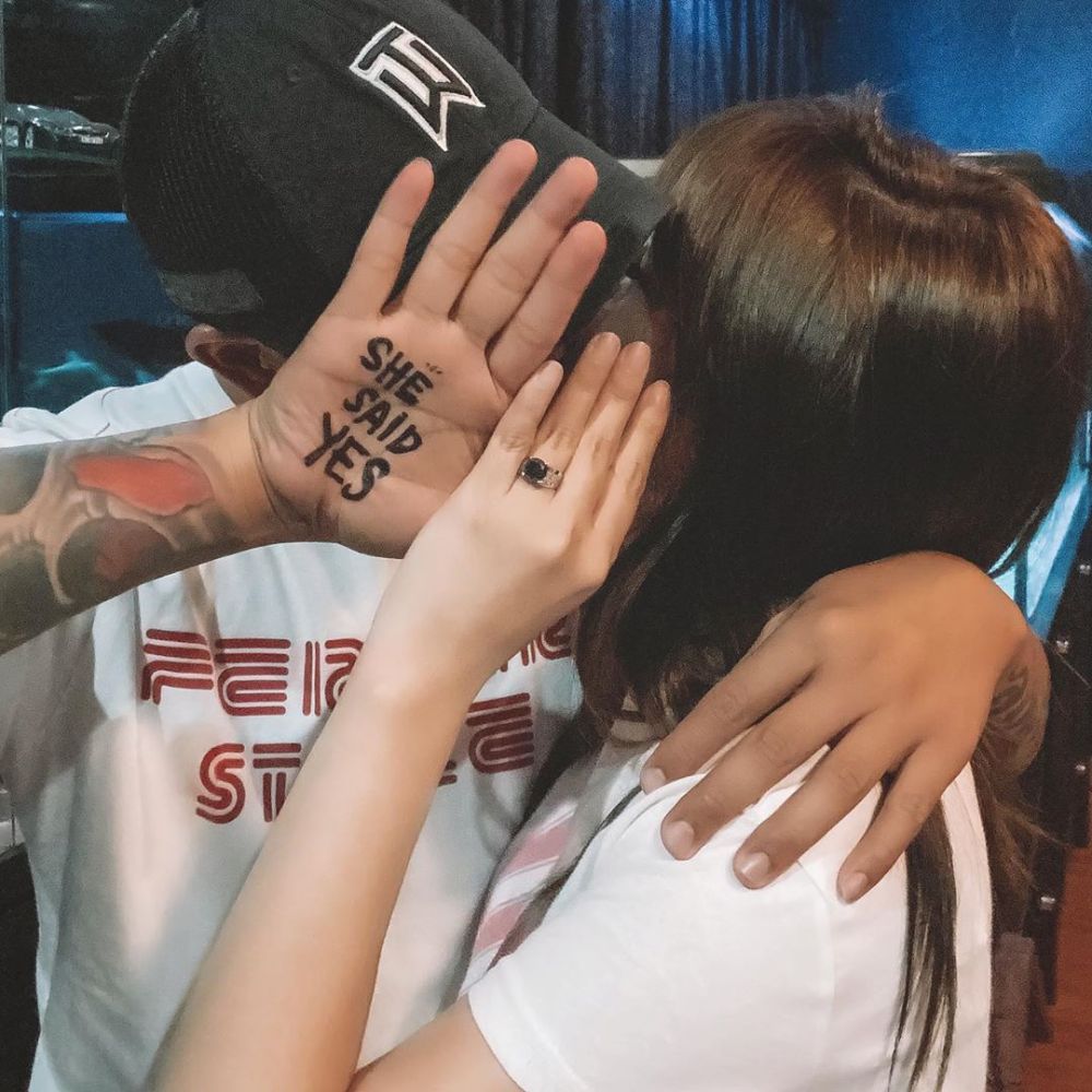 Dinikahi pengusaha tajir, ini 10 momen pernikahan Angela Lee