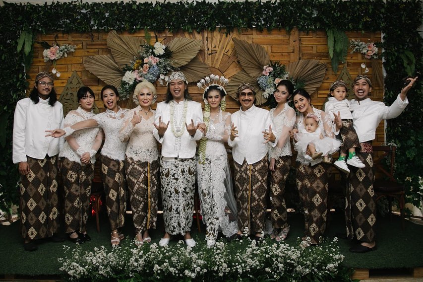 10 Momen pernikahan Bojes jebolan AFI menikah, penuh kebahagiaan