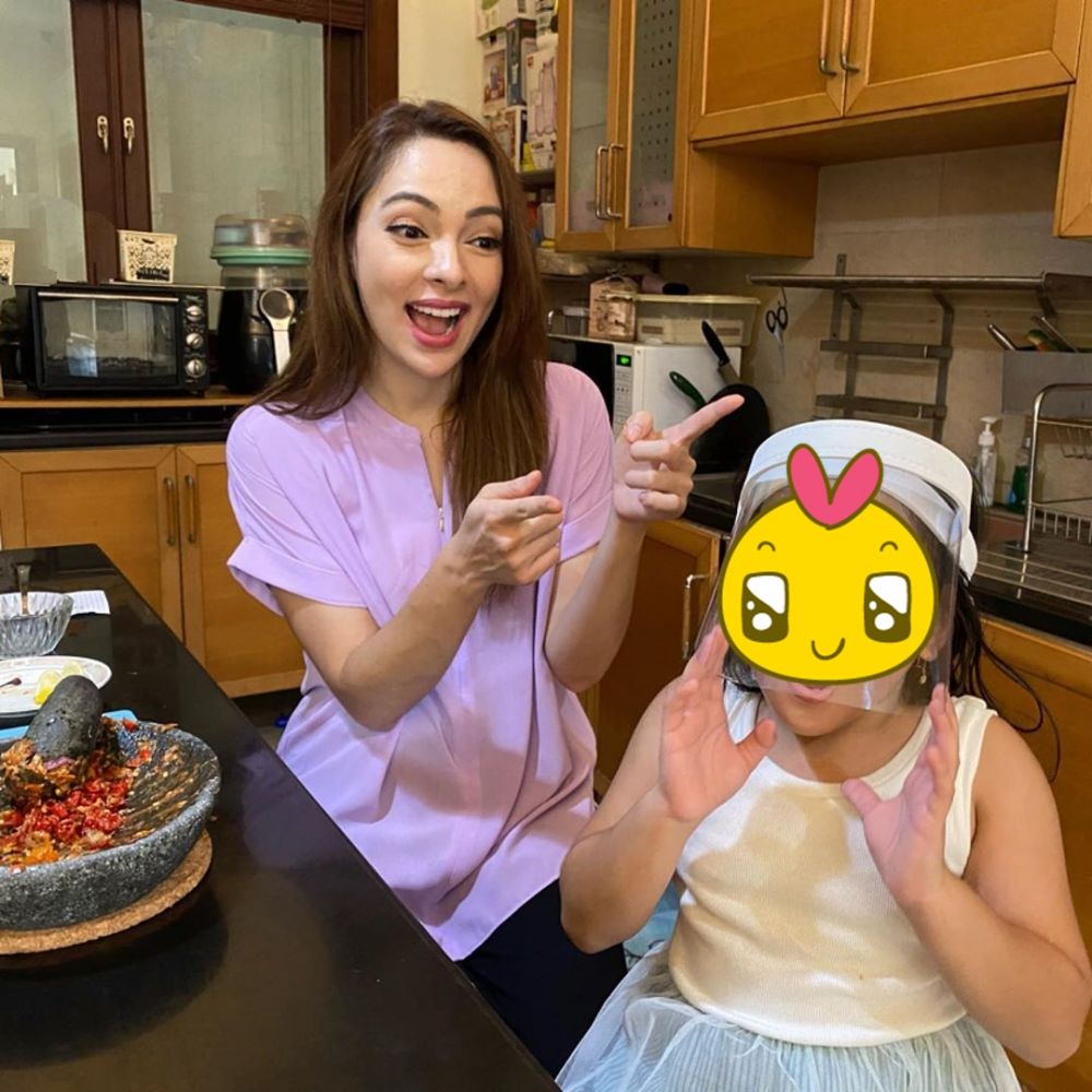 10 Potret rumah mewah dokter Reisa Broto Asmoro, ada gazebonya