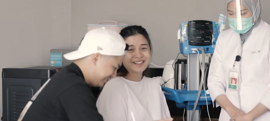 10 Momen Chelsea Olivia melahirkan anak kedua, penuh haru