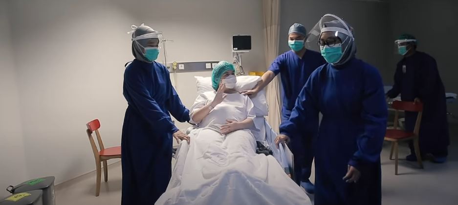 10 Momen Chelsea Olivia melahirkan anak kedua, penuh haru