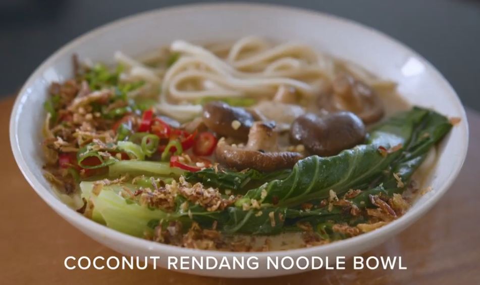 Aksi Erwan Heussaff masak sajian Indonesia ala menu fine dining