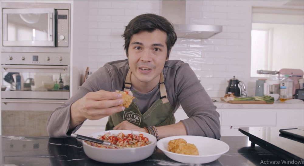 Aksi Erwan Heussaff masak sajian Indonesia ala menu fine dining