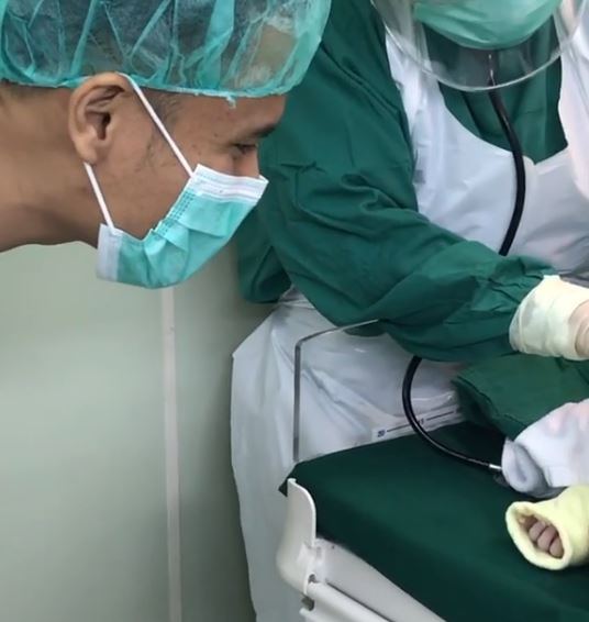 Choky Sitohang dikaruniai anak ketiga, nama sang bayi curi perhatian