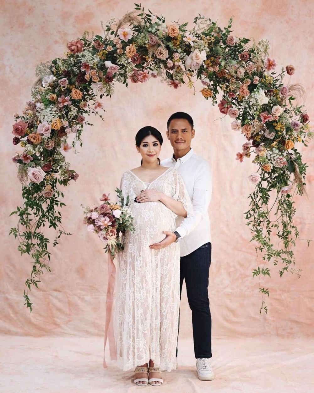 Choky Sitohang dikaruniai anak ketiga, nama sang bayi curi perhatian