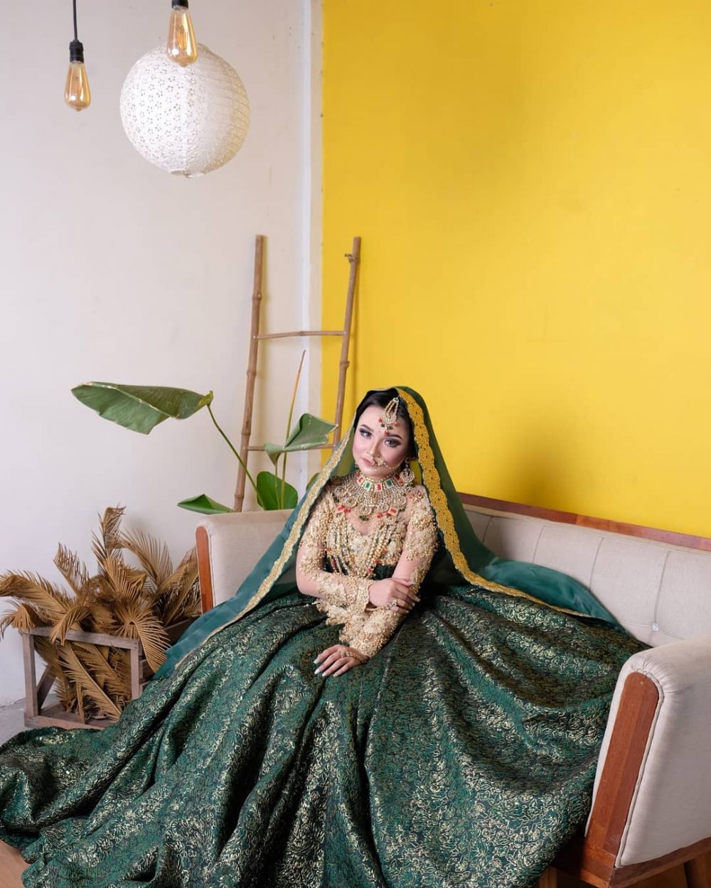 8 Gaya pemotretan Tasya Rosmala pakai baju pengantin India, memesona
