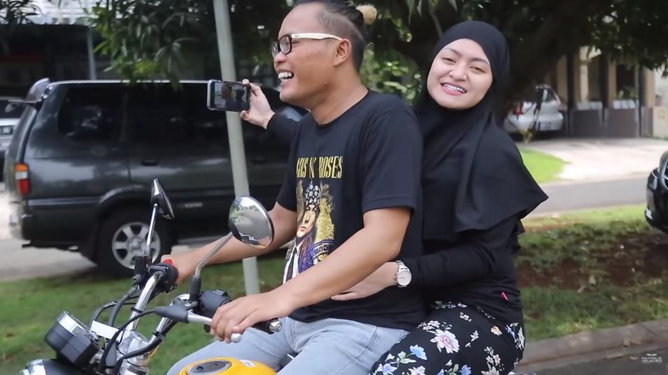 10 Momen Sule bonceng Nathalie keliling kompleks, mesra