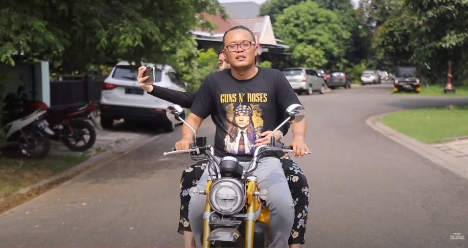 10 Momen Sule bonceng Nathalie keliling kompleks, mesra