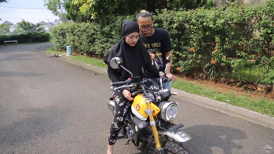 10 Momen Sule bonceng Nathalie keliling kompleks, mesra