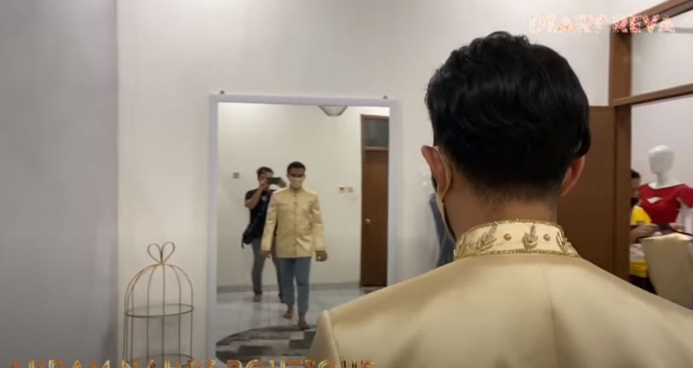 10 Momen Reza D'Academy fitting baju pernikahan, curi perhatian