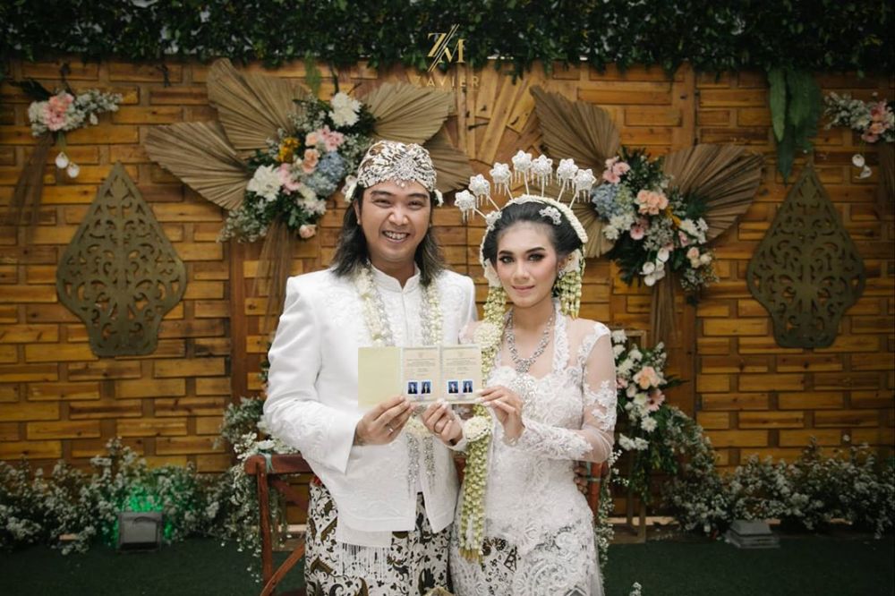 8 Seleb Indonesia menikah dengan fansnya, nggak nyangka banget