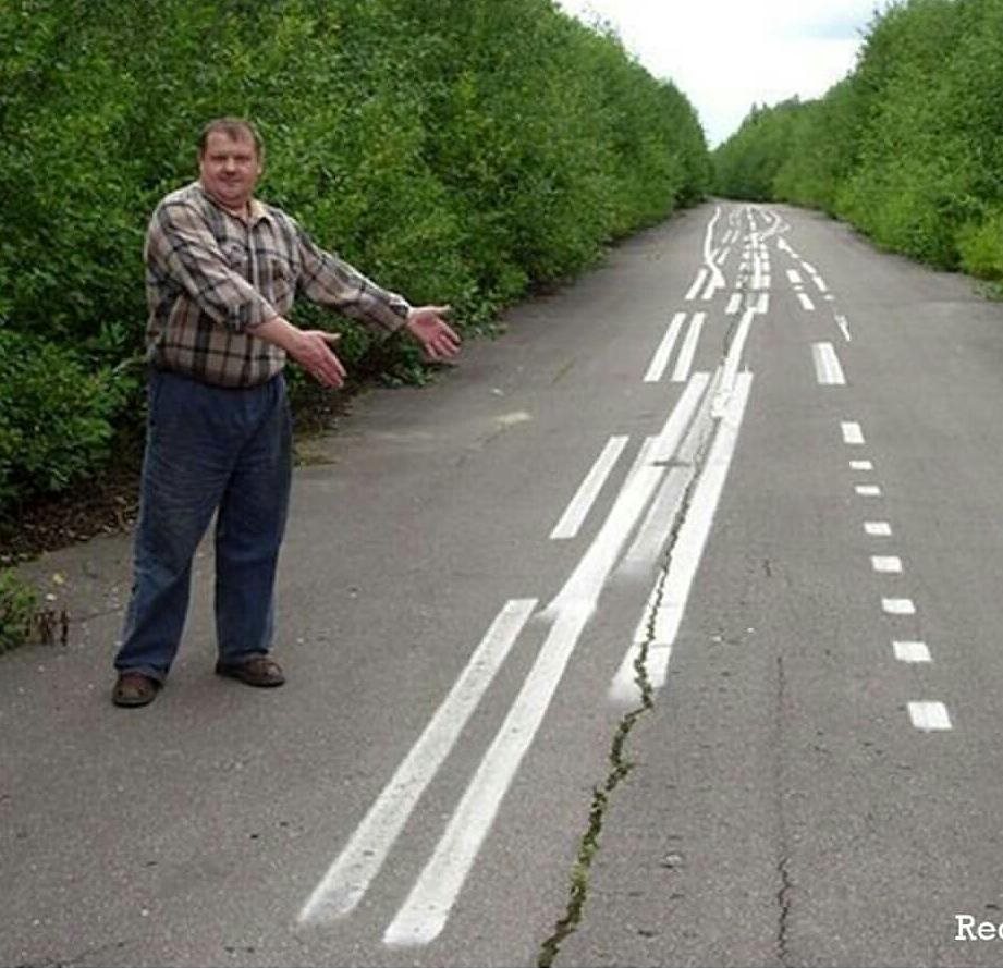 10 Desain marka jalan nggak biasa, bikin garuk kepala