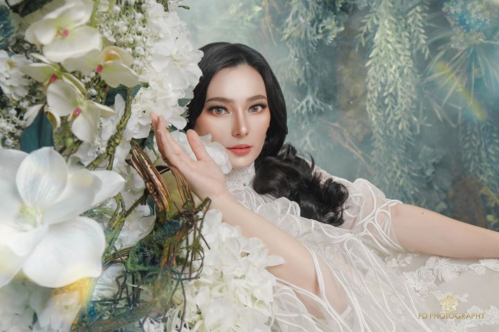 Gaya pemotretan 10 seleb berkonsep bak bidadari, cantik menawan