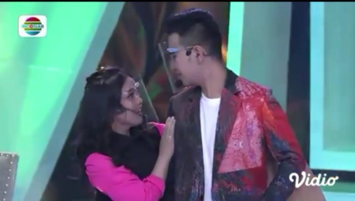 10 Momen kedekatan Putri D'Academy & Hari LIDA, didoakan berjodoh