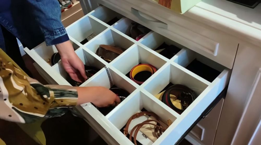 10 Potret walk in closet Citra Kirana, koleksinya mirip butik