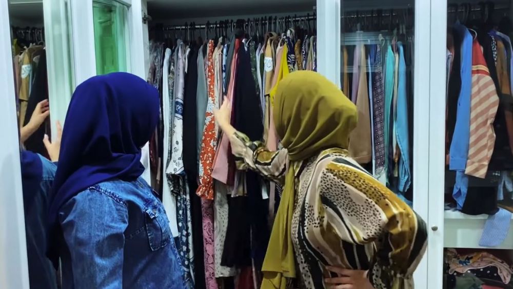 10 Potret walk in closet Citra Kirana, koleksinya mirip butik