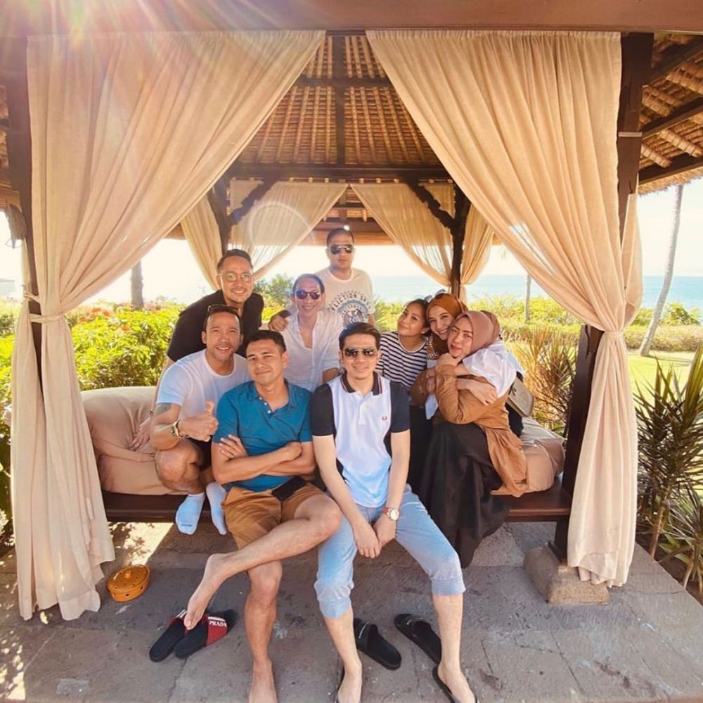 Berkarier sebagai pengacara, ini 10 potret terbaru Bara Tampubolon