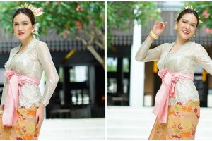 10 Pesona Shandy Aulia pakai kebaya Bali, auranya terpancar