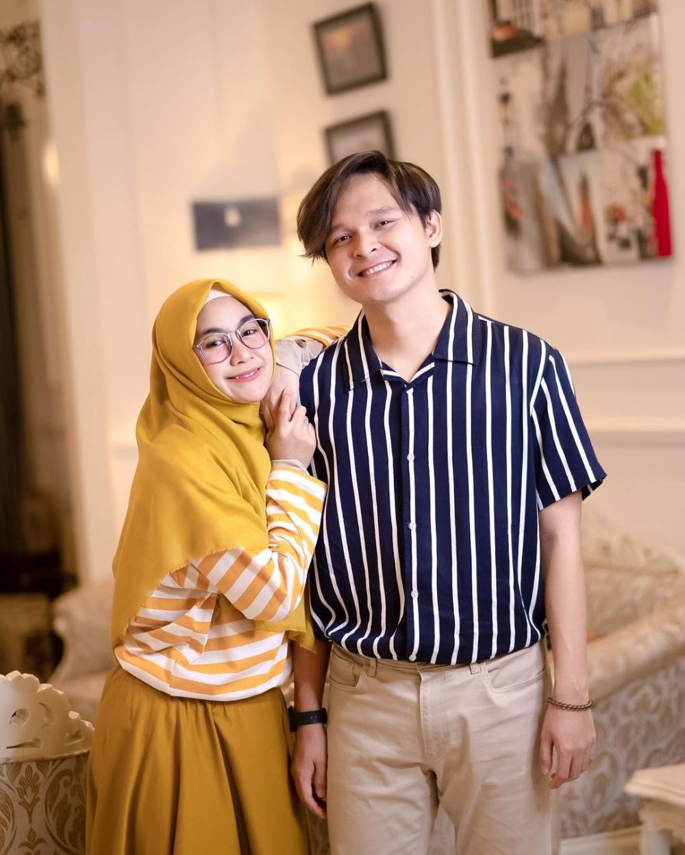 6 Momen hafiz kondang Tanah Air bareng istri ini bikin adem