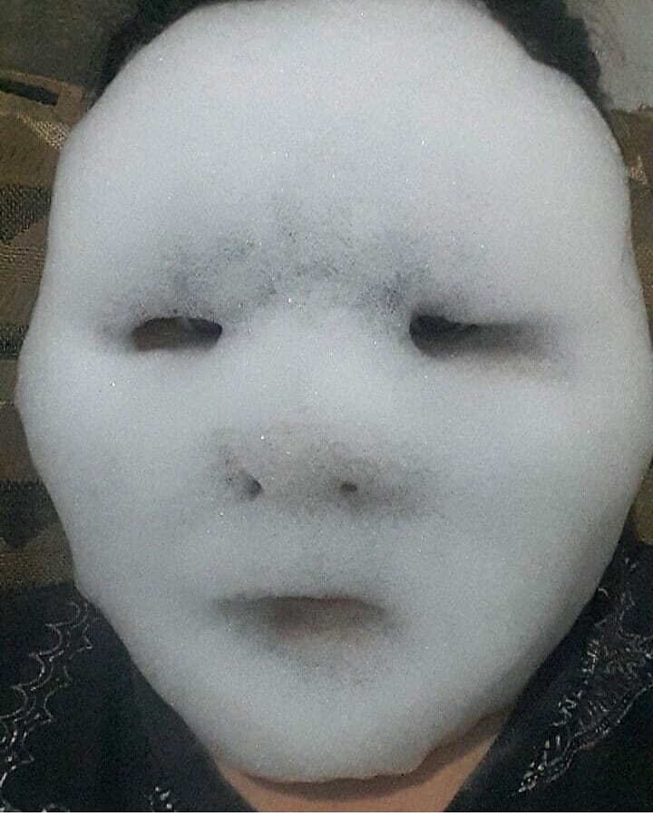 20 Tingkah laku absurd orang perawatan pakai masker wajah, kocak