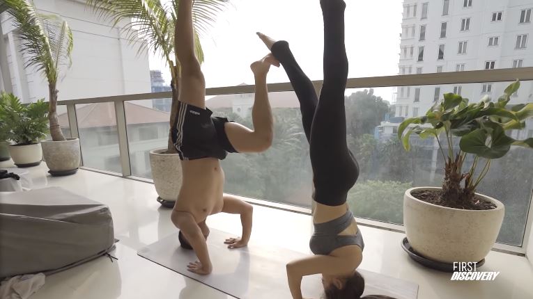 10 Momen kebersamaan Nikita Willy dan Indra Priawan usai menikah