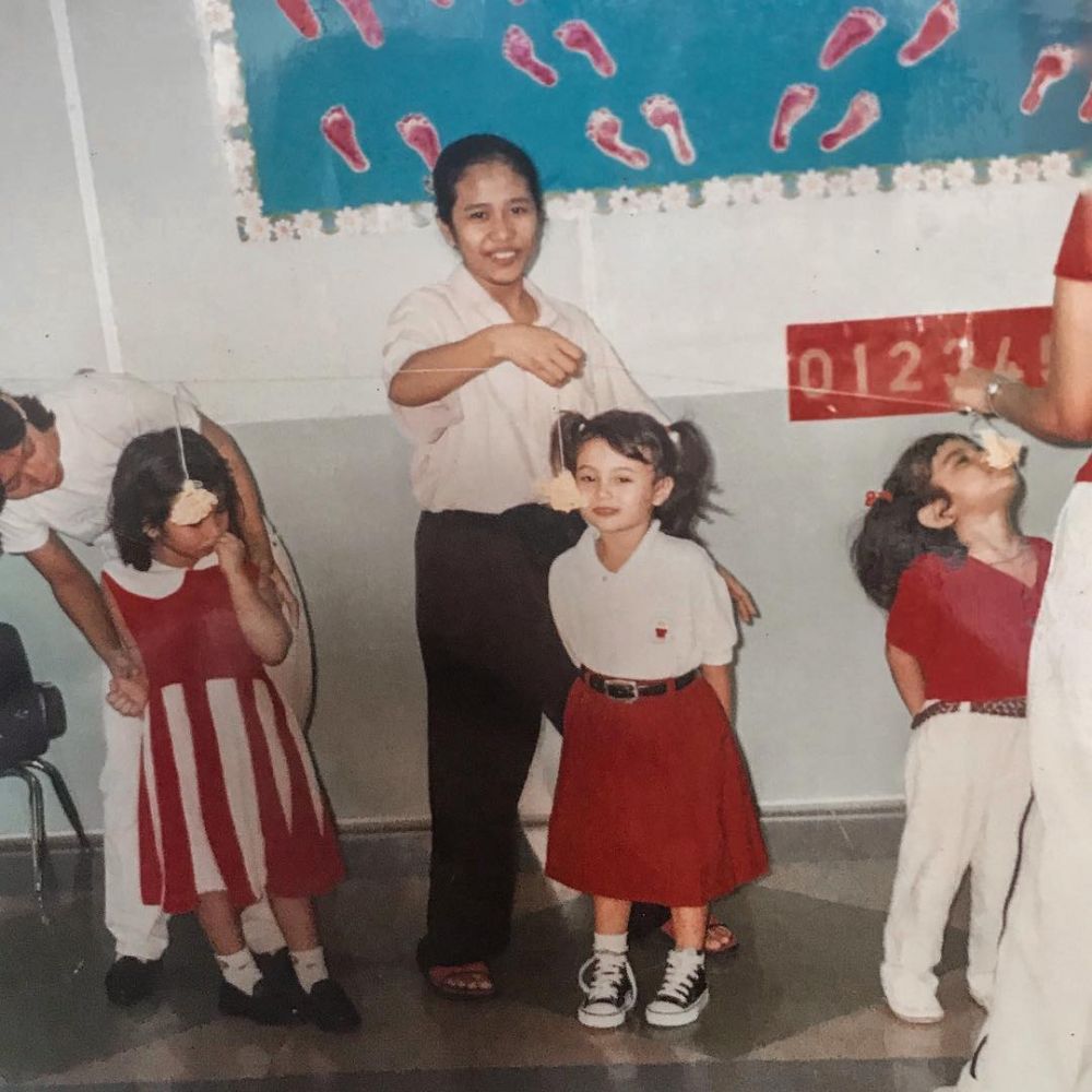 10 Potret transformasi Anggika Bolsterli, memesona sejak kecil