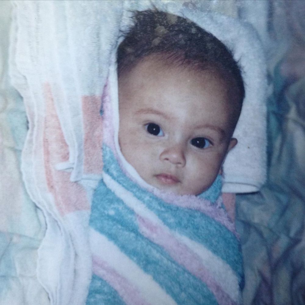 10 Potret transformasi Anggika Bolsterli, memesona sejak kecil