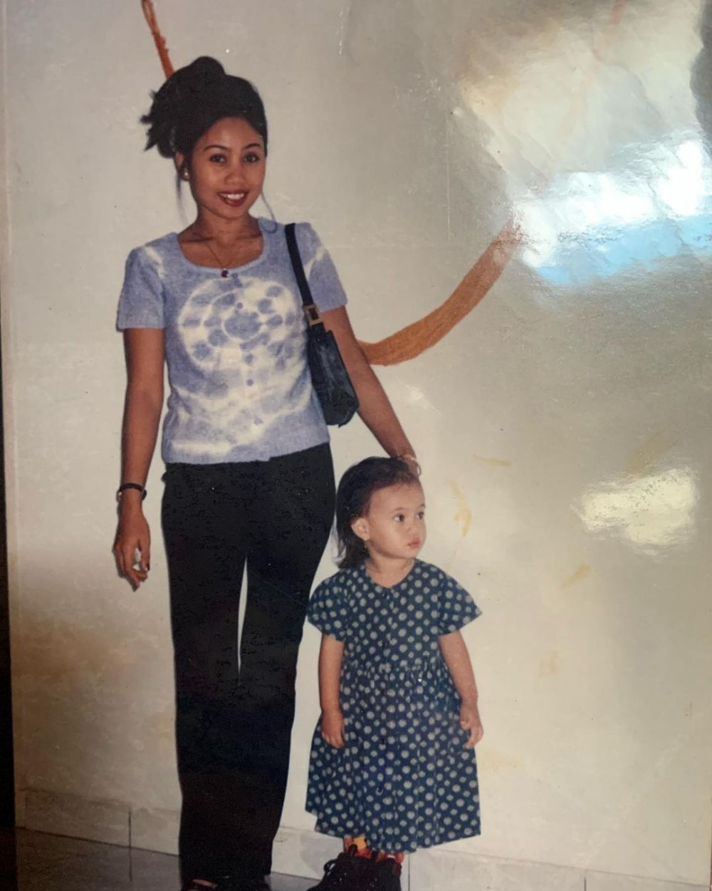 10 Potret transformasi Anggika Bolsterli, memesona sejak kecil