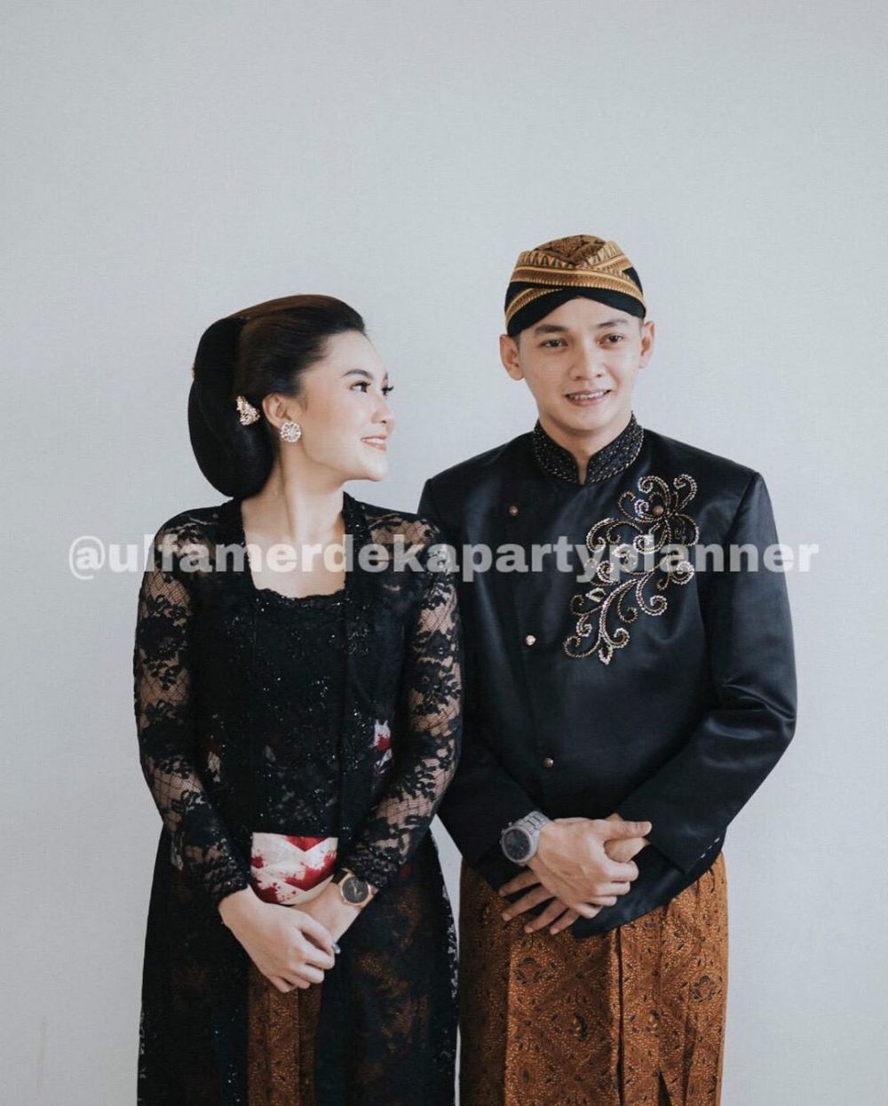 Pesona 10 pedangdut dalam balutan kebaya, anggun banget