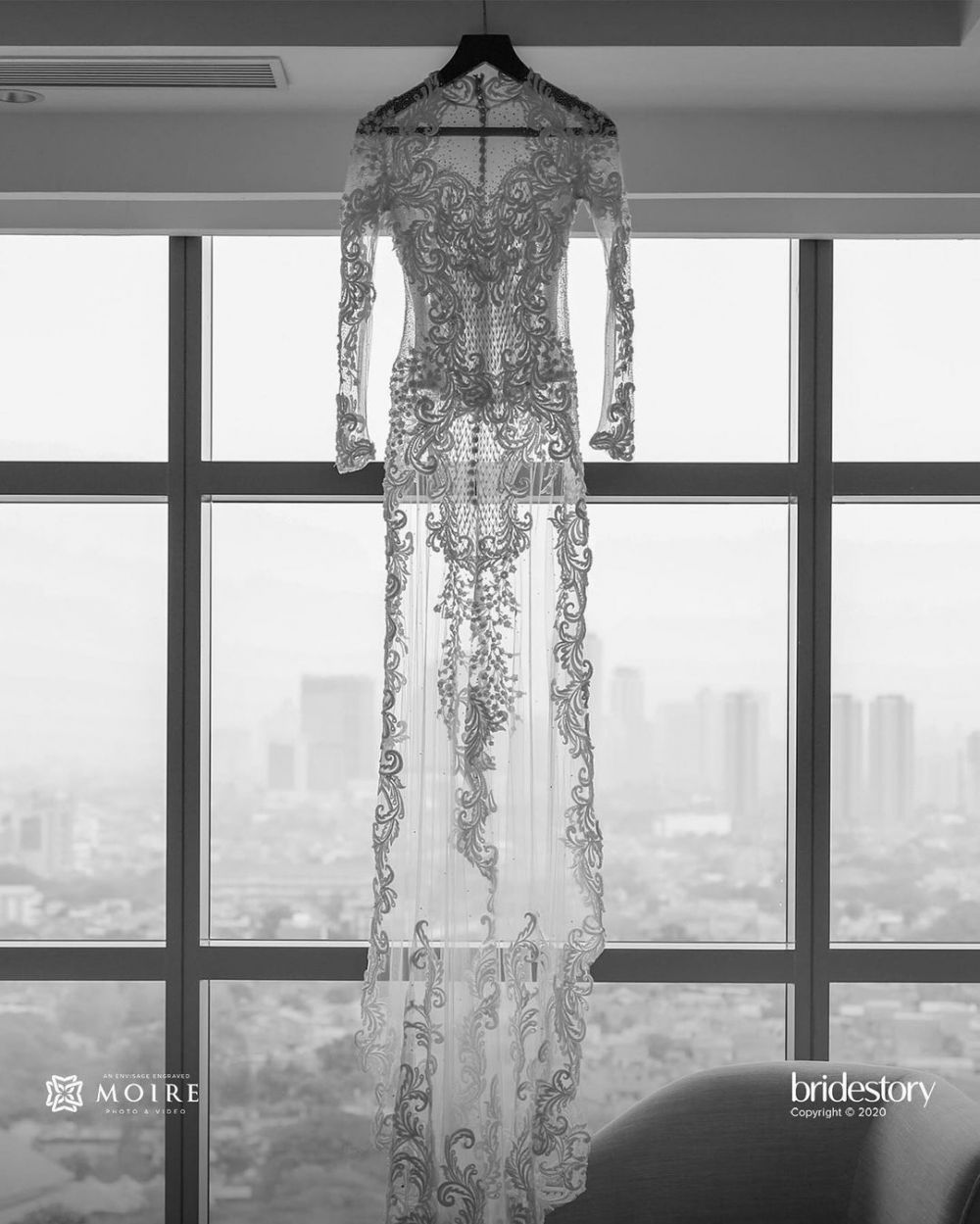 7 Potret detail busana akad nikah Kevin Aprilio & Vicy Melanie