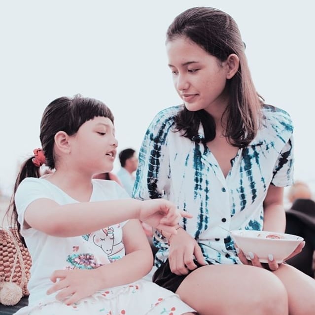 8 Fakta Sarah Menzel, pacar Azriel Hermansyah yang berdarah Jerman