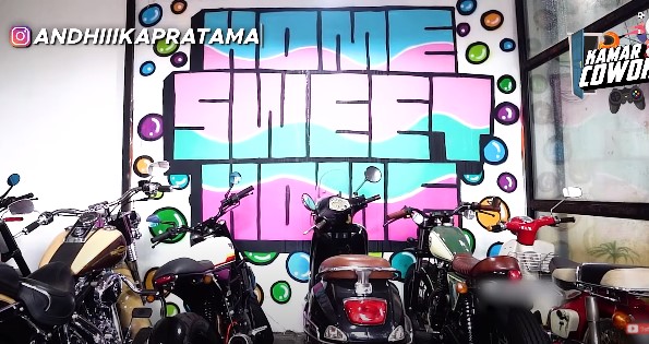 10 Potret garasi Wendy Cagur, penuh koleksi sepeda motor